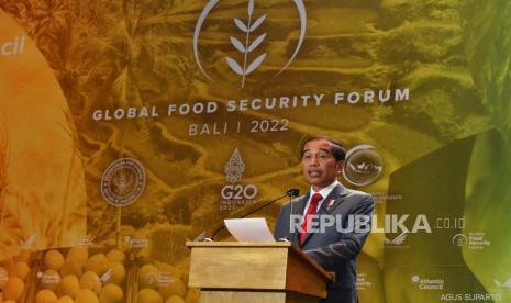 Presiden Republik Indonesia Joko Widodo menerima penghargaan Global Citizen Award 2022 di Nusa Dua, Bali, pada Minggu malam (13/11/2022). Penghargaan ini diberikan pada penutupan Forum Ketahanan Pangan Dunia, suatu rangkaian kegiatan disela-sela G20, yang dilaksanakan oleh Atlantic Council, sebuah lembaga nirlaba Amerika Serikat; yang didukung pula oleh Kementerian Pertahanan Republik Indonesia; Kementerian Koordinator Bidang Kemaritiman dan Investasi; serta Gaurav & Sharon Srivastava Family Foundation, sebuah yayasan dari Amerika Serikat yang membantu masyarakat di seluruh dunia mengatasi berbagai permasalahan ketahanan pangan dan energi. 