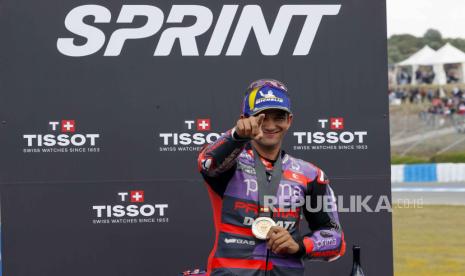 Spanish MotoGP rider Jorge Martin, from Prima Pramac Racing, celebrates his victory in the Sprint race ahead of the 2024 Motorcycling Gran Prix of Spain in Jerez de la Frontera, southern Spain, 27 April 2024. 