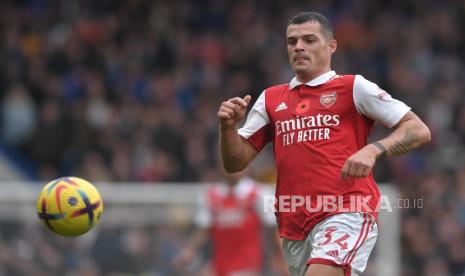 Granit Xhaka dari Arsenal. Xhaka jadi cadangan saat Arsenal menjamu Bournemouth beberapa saat lagi. 