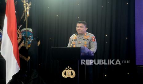  Irjen Pol Ferdy Sambo Sidang Komisi Etik Profesi Polri (KEPP) terhadap Irjen Pol. Ferdy Sambo juga menghadirkan sejumlah saksi untuk mendalami peran mantan Kadiv Propam Polri itu dalam penembakan Brigadir J di kompleks Polri Duren Tiga Jakarta Selatan.