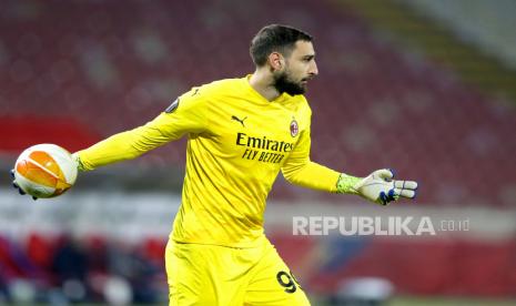  Kiper AC Milan Gianluigi Donnarumma dilaporkan akan pindah ke PSG.