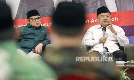 Wapres RI ke-10 dan ke-12 Jusuf Kalla saat menemani cawapres nomor urut 1 Muhaimin Iskandar berkampanye di Surabaya, Jawa Timur, Rabu (10/1/2024). 