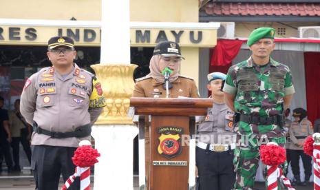 Polres Indramayu menggelar Apel Pergeseran Pasukan dalam rangka pengamanan TPS pada Pemilu 2024. Apel dilaksanakan di Mapolres Indramayu, Senin (12/2/2024). 