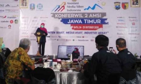 Ini Pesan Khofifah pada Konferwil AMSI 2 Jatim