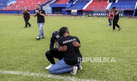 Para pemain dan ofisial Arema FC berkabung saat memberikan belasungkawa kepada para korban Tragedi Kanjuruhan. (ilustrasi).