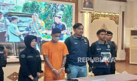 Polresta Sleman merilis kasus terkait seorang pria yang didapati membawa senjata jenis airgun di Markas Polresta Sleman, Kamis (4/4/2024). 