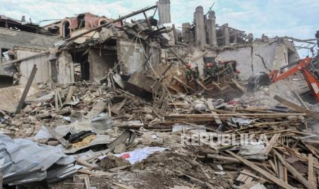 Sebuah foto selebaran yang disediakan oleh Kementerian Luar Negeri Azerbaijan mengklaim menunjukkan rumah-rumah yang diduga rusak akibat penembakan baru-baru ini di Ganja, Azerbaijan, 11 Oktober 2020.