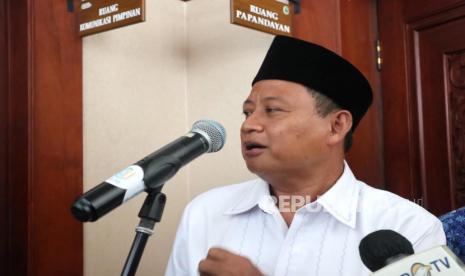 Wakil Gubernur Jabar Uu Ruzhanul Ulum usai memimpin rapat membahas Pondok Pesantren Al-Zaytun, Kabupaten Indramayu di Gedung Sate, Senin (18/6/2023). 