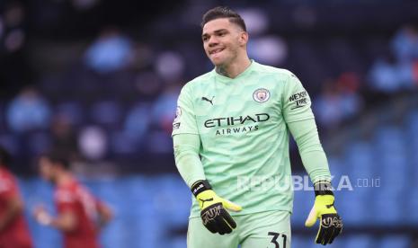  Kiper Manchester City Ederson tak bisa membela Brasil pada laga kualifikasi Piala Dunia 2022 zona Amerika Selatan.