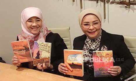 Penulis Asma Nadia memberikan klarifikasi terkait karyanya yang dikaitkan dengan film Air Mata di Ujung Sajadah pada Senin (16/10/23). 