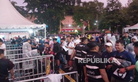 Suasana di pintu masuk Stadion Manahan jelang final Piala Dunia U-17 2023, Sabtu (2/12/2023). 