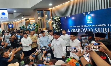 Capres pemenang Pilpres 2024, Prabowo Subianto saat menghadiri acara berbuka bersama di Kantor DPP PAN, Jakarta Selatan, Kamis (21/3/2024). 