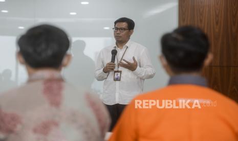 CEO Rumah Zakat Nur Efendi memberikan sambutan saat acara penandatanganan MoU pelaksanaan Program Bantuan Darurat Sembako Keluarga Pra Sejahtera di Jakarta, Rabu (12/10/2022). Program Bantuan Darurat Sembako Keluarga Pra Sejahtera Senilai Rp 7,9 miliar berupa 23.700 paket sembako yang dibagikan ke tujuh provinsi yaitu, Kalimantan Selatan, Kalimantan Tengah, Kalimantan Utara, Riau, Jawa Timur, Jawa Tengah dan DKI Jakarta. Republika/Putra M. Akbar