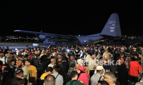 Menteri Pertahanan Kanada Anita Anand mengatakan negaranya mengakhiri operasi evakuasi dari pangkalan udara Wadi Seidna, Khartoum, Sudan.