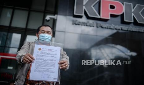 Koordinator Masyarakat Anti Korupsi Indonesia (MAKI) Boyamin Saiman di gedung KPK.