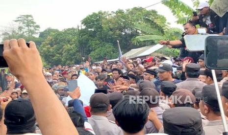 Kericuhan kembali terjadi dalam aksi unjuk rasa di Mahad Al-Zaytun, Kecamatan Gantar, Kabupaten Indramayu, Kamis (6/7/2023). 