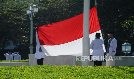 Pengibaran bendera merah putih 