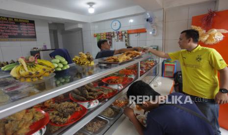 ACT Malang menggandeng sejumlah warung makan menggelar Operasi Makan Gratis. Ilustrasi.