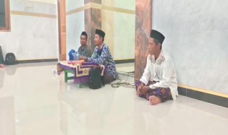 Alumni Pesantren Perlu Menghidupkan Masjid dan Mushola