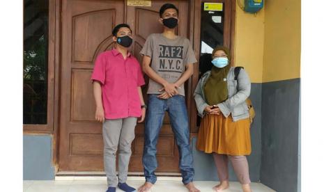 Lukman, pria dengan tinggi badan 2 meter