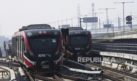 Rangkaian LRT Jabodebek sedang uji coba di lintasan Kota Bekasi, Jawa Barat pada 10 Agustus 2023.