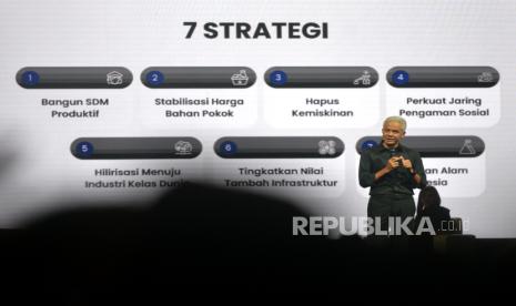 Bakal calon presiden (Bacapres) dari Partai Demokrasi Indonesia Perjuangan (PDIP), Ganjar Pranowo menyampaikan gagasan Mata Najwa 3 Bacapres Bicara Gagasan di Grha Sabha Pramana, UGM, Yogyakarta, Senin (19/9/2023). Selama 90 menit Bacapres Ganjar Pranowo ditantang berbicara gagasan dan menjawab pertanyaan bagaimana nanti memimpin Indonesia yang dipandu oleh Najwa Shihab. Topik paling banyak dipilih yakni terkait Korupsi dan Penegakan Hukum, lapangan kerja, dan kebebasan berpendapat paling banyak disorot untuk Ganjar yang tampil pada sesi kedua.