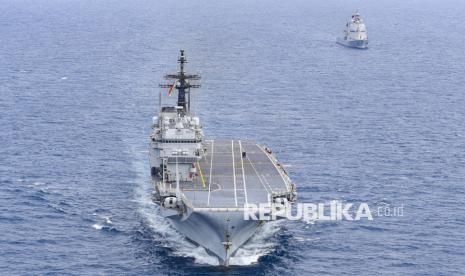 Kapal Induk Italia Tiba di Tanah Air dengan Pengawalan TNI AL