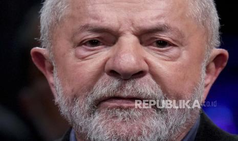  Mantan presiden Brasil Luiz Inacio Lula da Silva, yang mencalonkan diri sebagai presiden lagi, berbicara kepada para pendukungnya setelah pemilihan umum ditutup di Sao Paulo, Brasil, Ahad, 2 Oktober 2022. Palestina Sambut Baik Kemenangan Lula di Pemilu Presiden Brasil