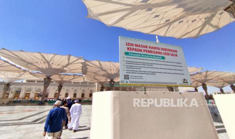 Jamaah di Masjid Nabawi, Madinah, Arab Saudi, Kamis (4/5/2023). Jamaah Haji Perempuan Ikut Sholat Jumat, Konsultan Ibadah: Tidak Masalah