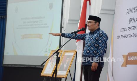 Gubernur Jawa Barat Ridwan Kamil. Ridwan Kamil berharap agar universitas di seluruh Jawa Barat diizinkan untuk membuka Fakultas Kedokteran. Hal ini menjadi kebutuhan nyata bagi kesehatan masyarakat, juga dalam upaya menyiapkan tenaga kedokteran, perawat, dan tenaga medis lainnya untuk Jawa Barat.