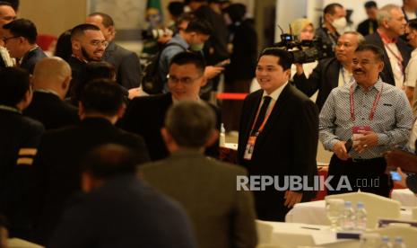 Calon Ketua Umum PSSI Erick Thohir saat menghadiri pembukaan Kongres Luar Biasa PSSI di Jakarta, Kamis (16/2/2023). Kongres Luar Biasa PSSI resmi dimulai yang diikuti oleh 87 voters terdiri dari 34 Asosiasi Provinsi (Asprov), 18 klub Liga 1, 16 tim Liga 2 dan16 tim Liga 3.