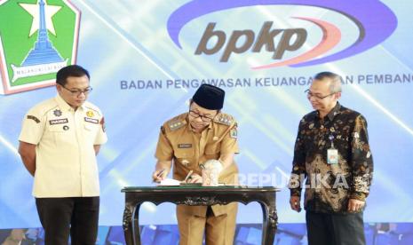 Wali Kota Malang, Sutiaji meluncurkan SPPT PBB 2023 di Balai Kota Malang. Peluncuran ini diharapkan SPPT PBB dapat segera terdistribusi kepada wajib pajak. 