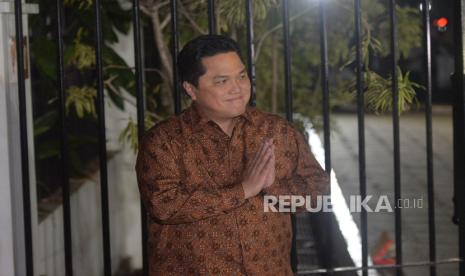 Menteri BUMN Erick Thohir tiba di kediaman Presiden Terpilih Prabowo Subianto, Kertanegara, Jakarta Selatan, Senin (14/10/2024). Presiden Terpilih Prabowo Subianto memanggil sejumlah tokoh yang diyakini bakal menjadi calon menteri/kepala lembaga negara untuk pemerintahan baru ke depan.