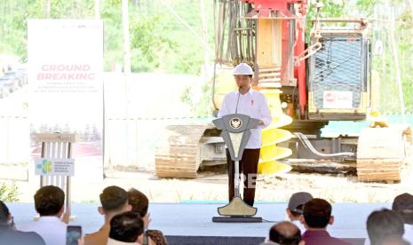 Presiden Joko Widodo (Jokowi) melakukan groundbreaking Rumah Sakit Umum Pusat di Ibu Kota Nusantara (IKN), Penajam Paser Utara, Rabu (20/12/2023).