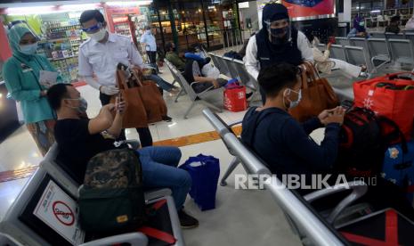 Menhub Budi Karya Sumadi memperkirakan libur panjang 28 Oktober hingga 1 November 2020 mendatang  bisa meningkatkan jumlah masyarakat yang menggunakan transportasi umum baik darat, laut, dan udara. Tidak menutup kemungkinan, kenaikan penumpang hingga 20 persen.