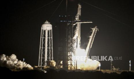  Roket SpaceX Falcon 9 lepas landas dari Kennedy Space Center, Rabu, 15 September 2021, di Cape Canaveral, Florida, dengan semua warga negara di dalamnya.