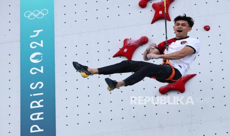 Leonardo Veddriq of India reracts competing with Chn Wu Peng of China in the Men Speed Final of the Sport Climbing competitions in the Paris 2024 Olympic Games, at the Le Bourget Sport Climbing Venue in Le Bourget, France, 08 August 2024. 