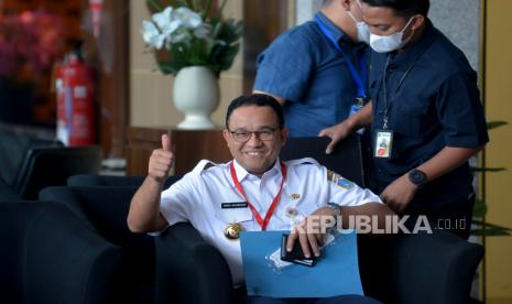 Gubernur DKI Jakarta Anies Baswedan bersiap menjalani pemeriksaan di Gedung KPK, Jakarta, Rabu (7/9/2022). Anies Baswedan memenuhi panggilan KPK untuk dimintai keterangan terkait penyelenggaraan Formula E. Republika/Prayogi