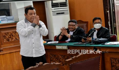 Terdakwa Kuat Maruf saat menjalani sidang tuntutan di Pengadilan Negeri Jakarta Selatan, (16/1/2023). Jaksa penuntut umum (JPU) menuntut  terdakwa Kuat Maruf penjara delapan tahun karena dinilai terbukti secara sah dan meyakinkan bersalah melakukan pembunuhan berencana terhadap Brigadir Nofriansyah Yosua Hutabarat atau Brigadir J. Kuat Maruf diyakini melanggar pasal 340 KUHP juncto pasal 55 ayat (1) ke-1 KUHP tentang pembunuhan berencana.