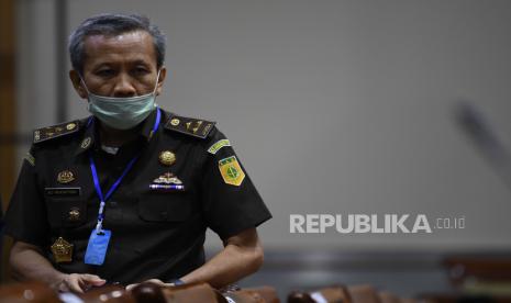 Jaksa Agung Muda Tindak Pidana Khusus (JAM PIDSUS) Ali Mukartono bersiap mengikuti Rapat Dengar Pendapat (RDP) dengan Komisi III DPR di Kompleks Parlemen Senayan, Jakarta, Kamis (2/7/2020). Rapat tersebut untuk meminta penjelasan tentang tindak lanjut penanganan kasus Jiwasraya. ANTARA FOTO/Puspa Perwitasari/aww.