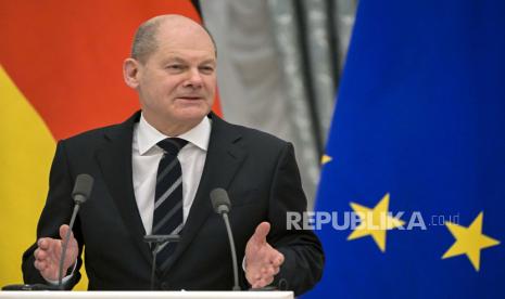  Kanselir Jerman Olaf Scholz memperingatkan langsung Presiden Rusia Vladimir Putin untuk tidak menggunakan senjata kimia atau biologi di Ukraina. 