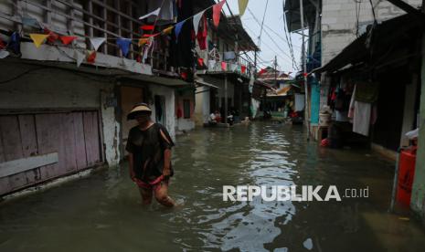 Banjir Rob Genangi Permukiman Warga di Muara Angke |Republika Online 7 021810400 1762413982 830 556