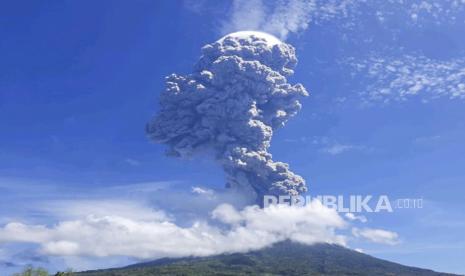 Ilustrasi. Badan Geologi Kementerian Energi dan Sumber Daya Mineral (ESDM) mencatat sembilan gunung api mengalami erupsi, baik eksplosif maupun efusi, di Indonesia selama periode Januari-Juni 2022. 