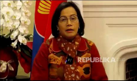 Menteri Keuangan Sri Mulyani Indrawati yang kini sedang berada di Tokyo, Jepang, bersama Duta Besar RI untuk Jepang Heri Akhmadi menggelar media briefing secar virtual, Selasa (14/2/2023).