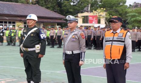 Polres Indramayu melaksanakan Apel Gelar Pasukan Operasi Zebra Lodaya 2023 di Markas Polres Indramayu, Jawa Barat, Senin (4/9/2023). 