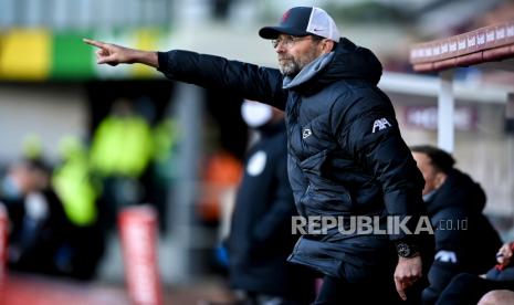 Pelatih kepala Liverpool Juergen Klopp bereaksi selama pertandingan sepak bola Liga Premier Inggris antara Burnley FC dan Liverpool FC di Burnley, Inggris, 19 Mei 2021.