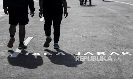 WHO: Orang Dewasa dan Anak Harus Banyak Gerak Saat Pandemi. Sejumlah warga berolahraga di bagian luar Stadion Utama, Kompleks Gelora Bung Karno (GBK), Jakarta.