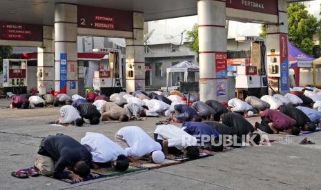 Ilustrasi sholat idul fitri.