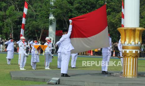 Tak Seperti Pengibaran, Penurunan Bendera di Stadion Sriwedari Lancar  (ilustrasi).