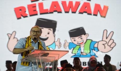 Chairman of the National Campaign Team (TKN) Prabowo Gibran, Rosan Roeslani delivers remarks during the declaration event of Prabowo Gibran Volunteer Betawi Volunteer (RPG) at Senayan Indoor Tennis, Central Jakarta, Tuesday (23/1/2024)). Betawi Volunteer Prabowo Gibran (RPG) declares its support for the number 2 presidential and vice presidential candidates Prabowo Subianto and Gibran Rakabuming Raka in the 2024 general election.